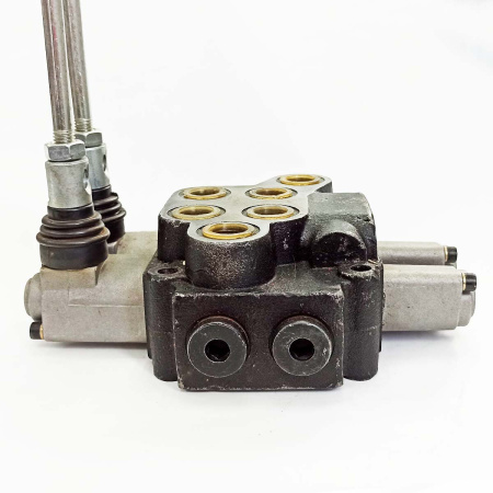 Распределитель гидравлический двухконтурный к минитрактору