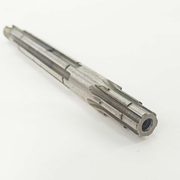 Главный вал КПП без ВОМ L-218 (6-8лс)